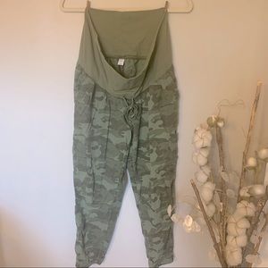 Old Navy Small Maternity Camo Joggers